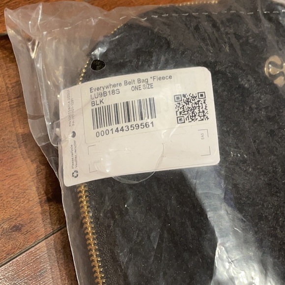 BNWT Lululemon Everywhere Belt Bag *Fleece - Picture 4 of 5